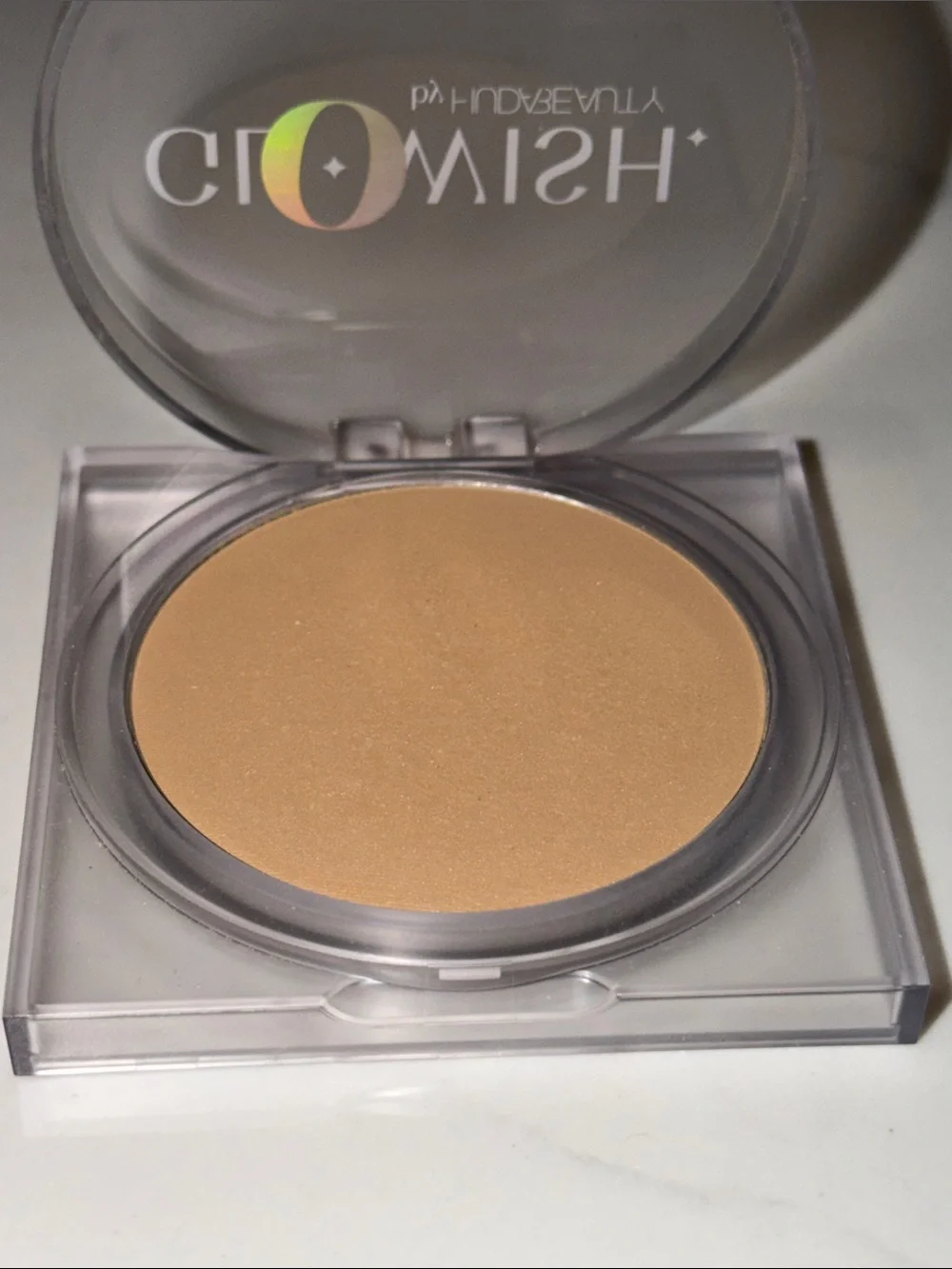 Huda Beauty Glowish Luminous pressed powder in 02 fair light